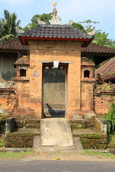 Budaya Bali Angkul angkul atau Gerbang Rumah Adat Bali