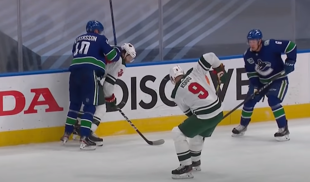 Elias Pettersson clocks Ryan Hartman, Canucks vs Wild 8/4/2020