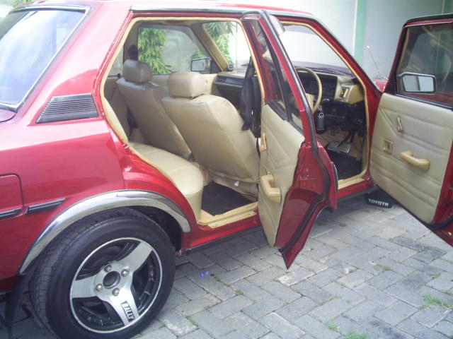 Pastika Retro Car Corolla  DX  83  Merah Marun