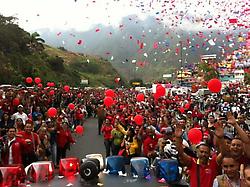 (VIDEO) Una multitud despide en las calles de Caracas al presidente Chávez rumbo a Maiquetía