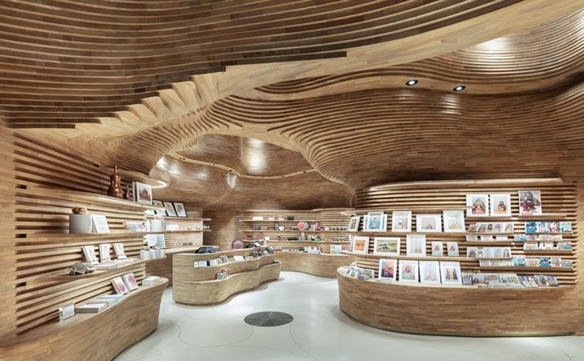 40,000 piezas de madera se usaron para crear la tienda de regalos en el Museo Nacional de Qatar