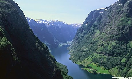 Indahnya Foto Pemandangan Alam Pegunungan di Norwegia 