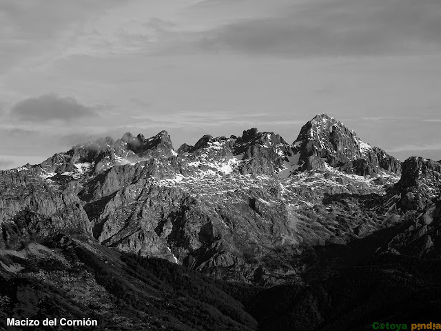 vistas hacia el Macizo del Cornión y Peña Santa en Picos de Europa