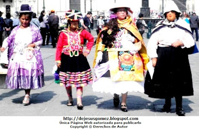 Foto de personajes mujeres de la Tunantada por Jesus Gómez