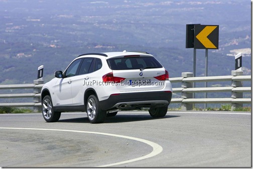 2010-bmw-x1-white-rear