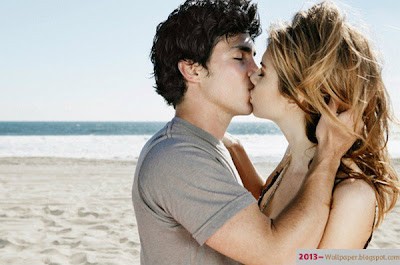 Kissing-young-cute-couple-smooch-blonde-girl-love-close-eyes-romantic-style