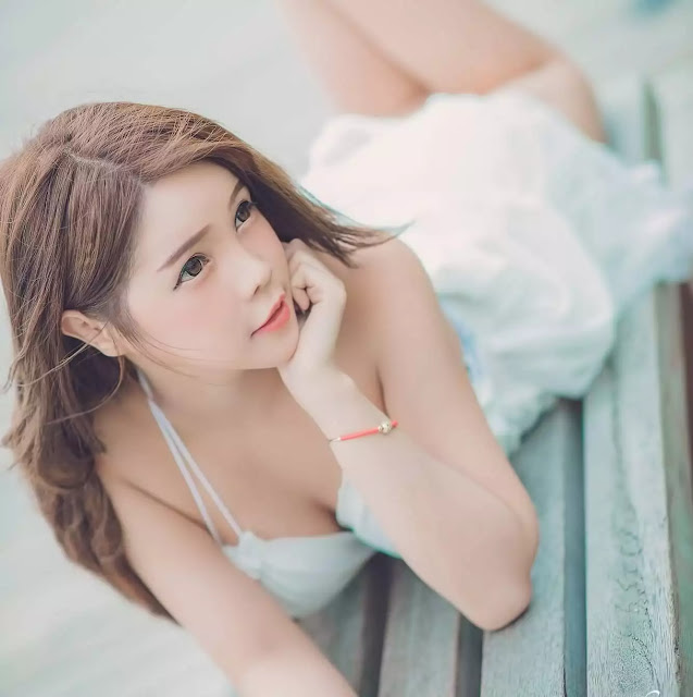 Wanita cantik dan seksi khas asia