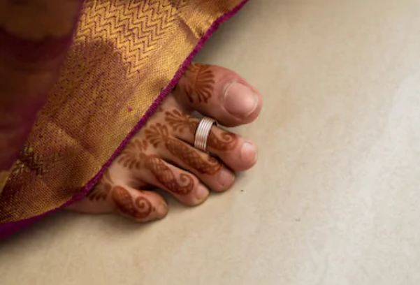 adavallu mettelu enduku daristaru, why women wear toe rings (Mettelu) in telugu, mettelu, why married women wear toe rings (mettelu), why do married women wear toe rings (mettelu) in india, telusukundam randi, telusukundam, telugu, telugulo, 