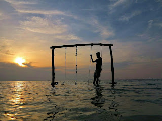 Foto Pantai pulau karimun jawa