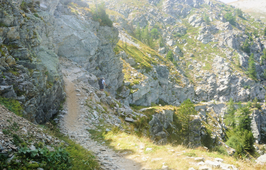 Narrow trail near Fort de Giaure