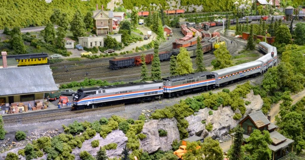 Samuel: Information Model train layouts amtrak station