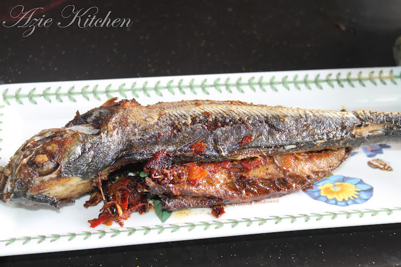 Ikan Cencaru Sumbat Sambal - Azie Kitchen