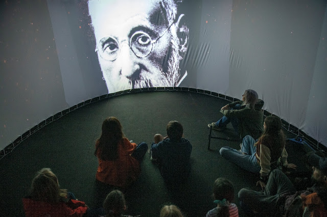 This is a portrait of Cajal featured in an immersive exhibition about the human Brain at the Madrid Book Fair.