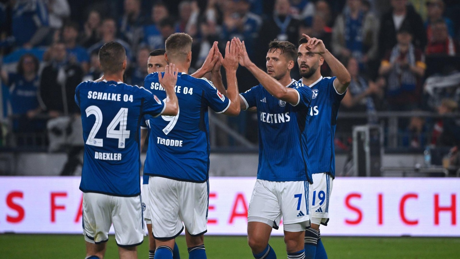 Schalke 04 busca quebrar um jejum de três jogos sem vitória na 2. Bundesliga  - Alemanha Futebol Clube