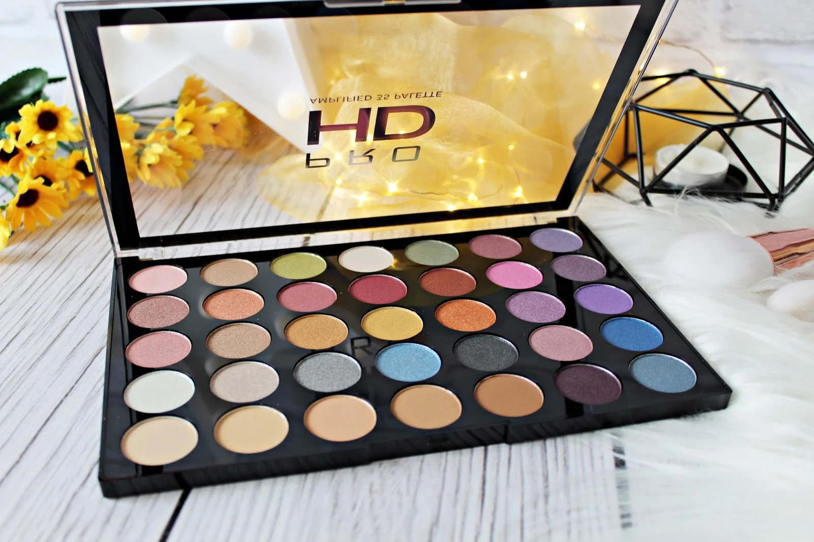 MAKEUP REVOLUTION PRO HD AMPLIFIED paleta 35 cieni do powiek EXHILARATE