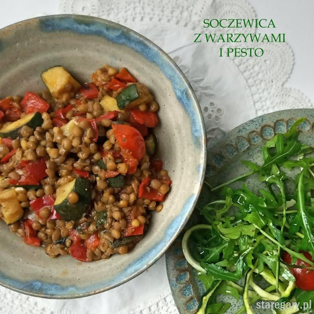 Soczewica z warzywami i pesto