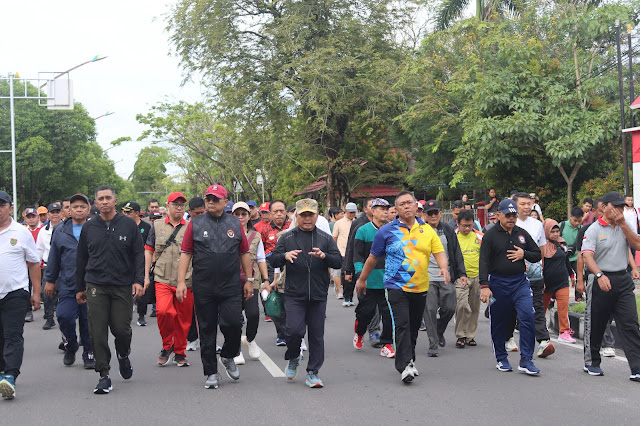 Polda Kalimantan Tengah Hadiri Jalan Sehat dan Deklarasikan Pemilu Damai Se-Kalimantan Tengah