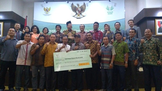 Anak Perusahaan Royal Golden Eagle Terus Bagikan Premium Sharing Kepada Petani Kelapa Sawit