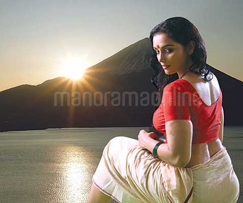 Swetha Menon hot and spicy stills