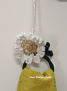 Sweet Nothings Crochet free crochet pattern blog, free crochet pattern for a flower towel ring holder, photo of the Easy Flower Tower ring holder,