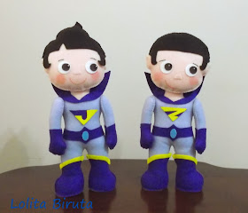 Bonecos Super gêmeos em feltro para decoração de festa infantil
