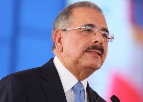 Danilo Medina suspende venta, reventa y desalojo en Los Tres Brazos