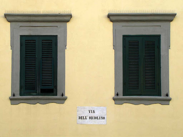 Via dell'Oriolino (Small Clock Street) plaque, Livorno