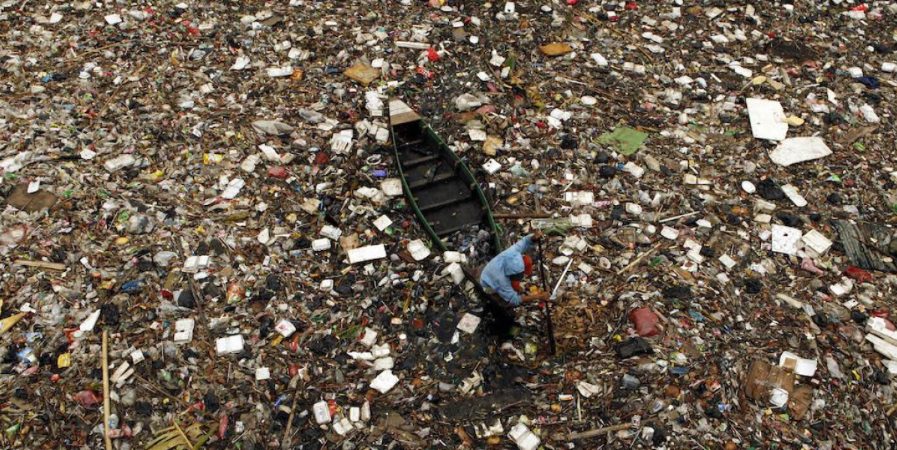 Sampah plastik di laut