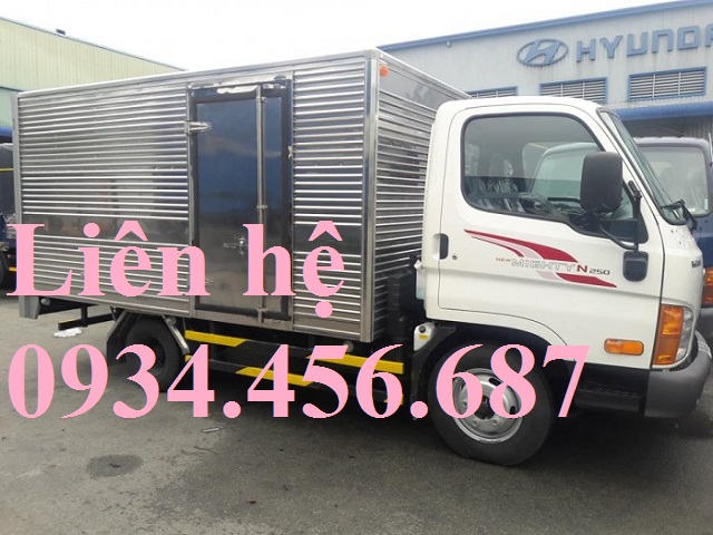 Hyundai N250L thùng kín dài 4m3