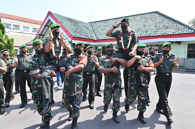 Anggota Kodim Lepas dan Sambut Pejabat Dandim 0726/Sukoharjo.