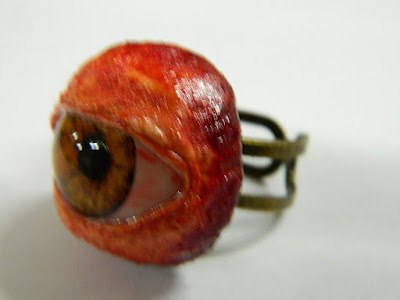 Realistic Life Size Human Or Zombie Eyeball Ring with Eye Lids For Halloween, CosPlay