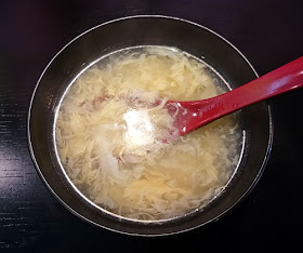 チキンかつ丼に付いてた玉子スープの写真