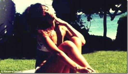 sexy-rihanna-twitpics-10