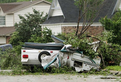 rumah hancur akibat tornado