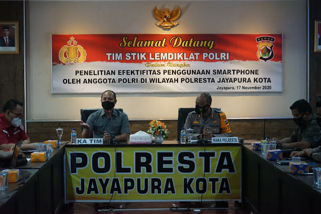 Prasetyo Rachmat Purboyo Gelar Penelitian Efektifitas Penggunaan Smartphone di Polresta Jayapura.lelemuku.com.jpg