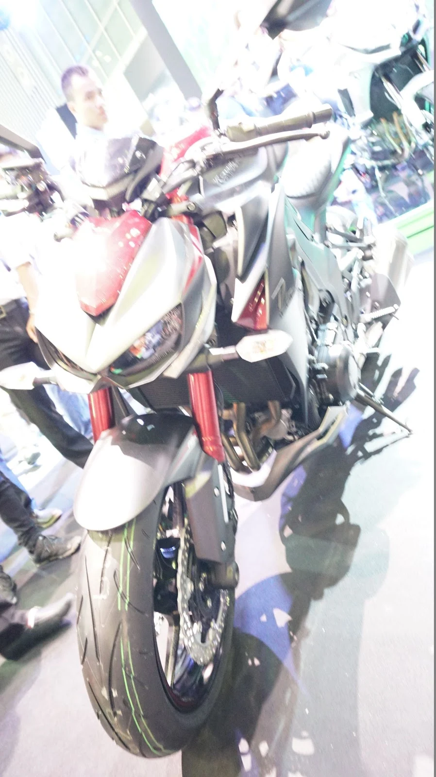 Cận cảnh siêu xe Kawasaki Z1000 ABS tại VMS 2016