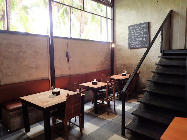 バリ島スミニャックのレストラン・カフェ、ワルン・カズ（warung kzu）