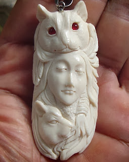 Goddess Pendant w Stone 005