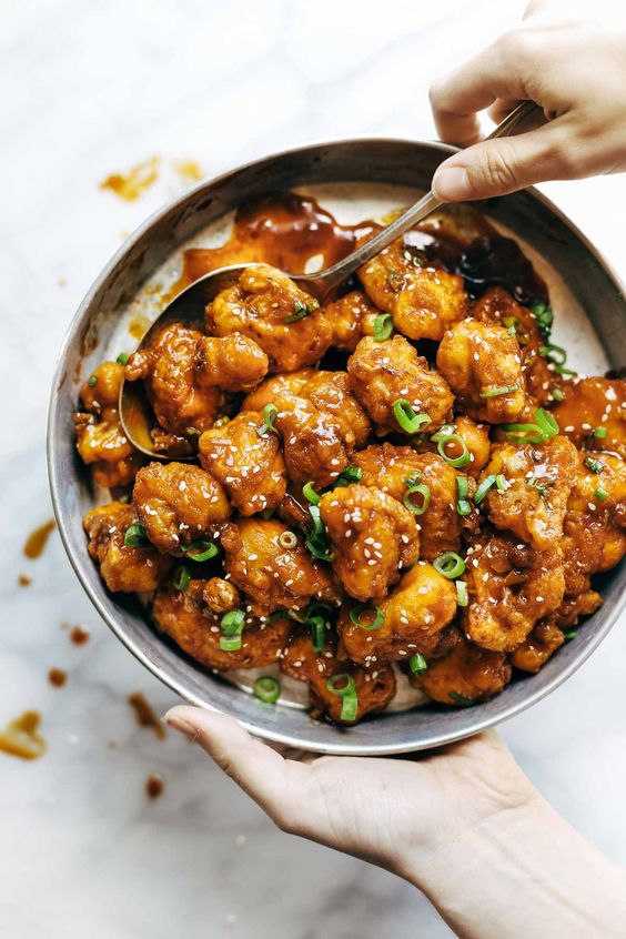 General Tso's Cauliflower - golden brown crispy fried cauliflower tossed in a made-from-scratch spicy sweet sauce. Awesome vegetarian / meatless recipe.