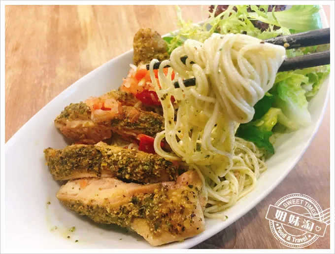 迪波波藝食館青醬雞肉麵線