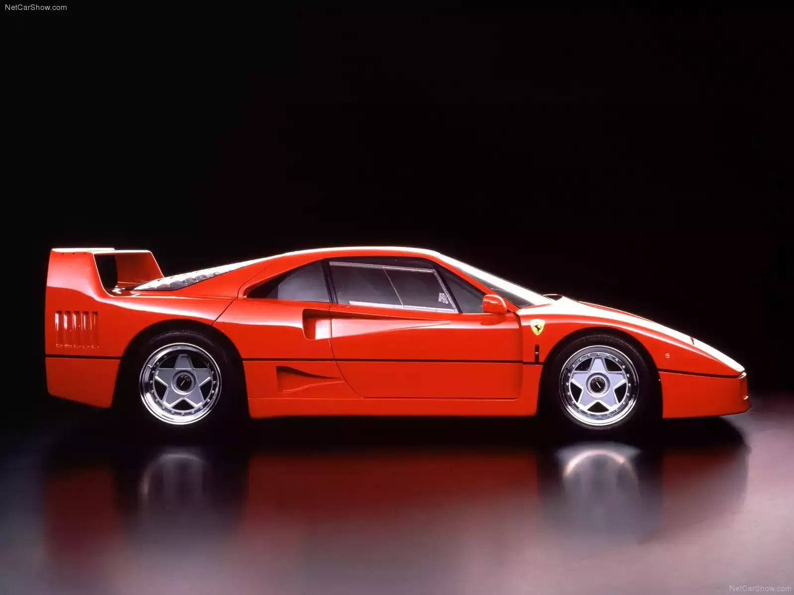 Hình ảnh siêu xe Ferrari F40 1987 & nội ngoại thất