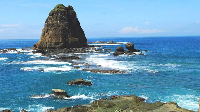 Keindahan Pantai Papuma Jember yang Eksotis