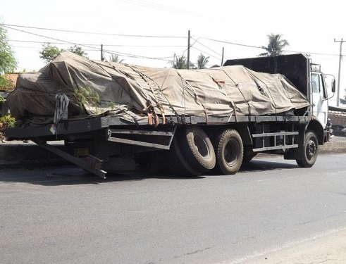  mungkin salah satu kerusakan yang terjadi pada sebuah kedaraan angkutan barang yakni truk Fenomena Penyebab As Roda Truk Sering Patah Di Indonesia