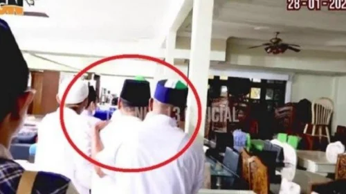 Dibubarkan Ormas, Acara Penggalangan Dana Pendakwah Gus Nur Berakhir Ricuh