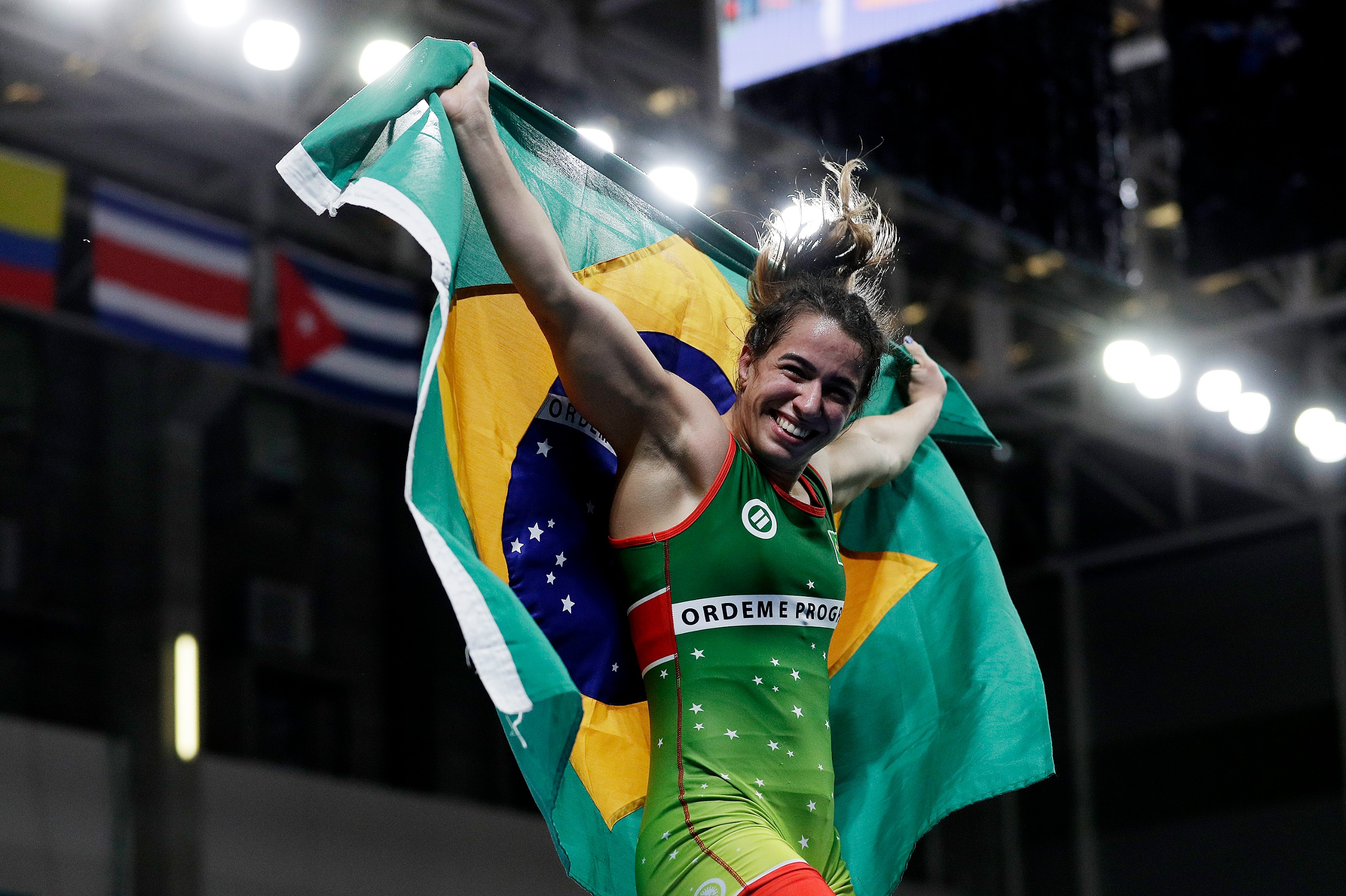 Tay Conti, a brasileira que é destaque na luta-livre dos EUA