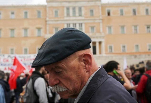 ΑΦΟΡΑ ΧΙΛΙΑΔΕΣ ΣΥΜΠΟΛΙΤΕΣ ΜΑΣ ΚΑΙ ΠΡΕΠΕΙ ΝΑ ΔΙΑΔΩΘΕΙ!! Ποιοι συνταξιούχοι πρέπει να κάνουν νέα αίτηση για τα αναδρομικά…