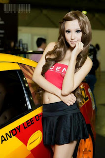 Essanne Yuxuan Singapore Sexy Model Sexy Black Mini Skirt And Hot Red Shirt In Hocen Car Show 15