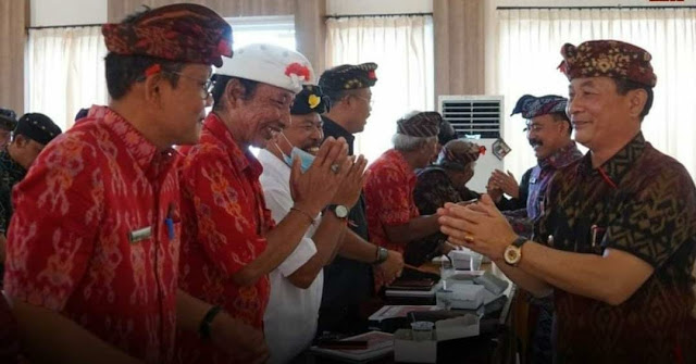    Bupati Gede Dana Serahkan BKK Untuk Desa, Kelurahan dan Subak Sebesar 32 Milyar Rupiah