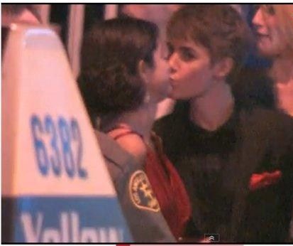 selena gomez justin bieber kissing vanity fair. Justin Bieber shares a quick