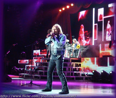 Vivian Campbell, Joe Elliot, and Rick Allen - 2009 - Def Leppard